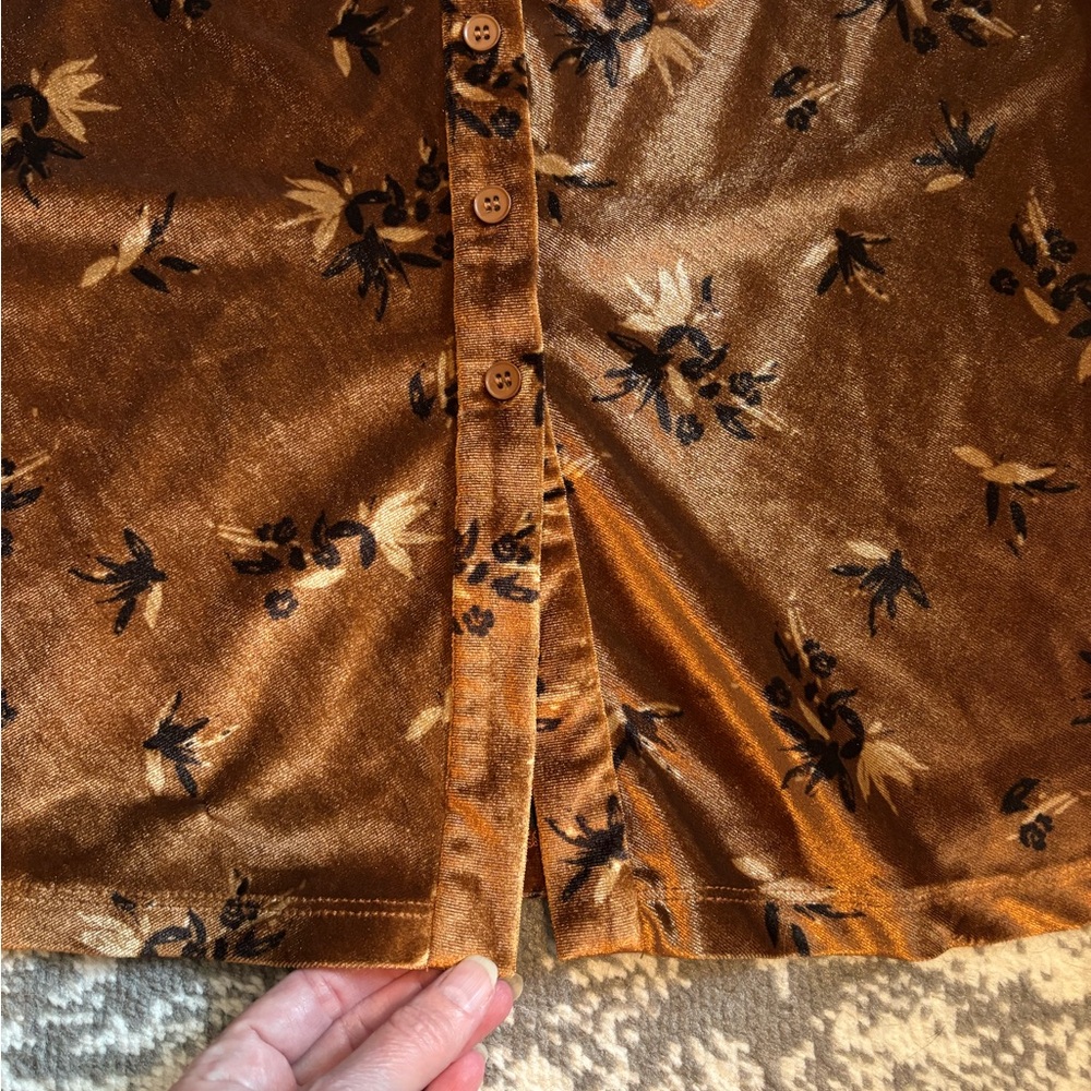 House of Harlow 1960 Velvet like Floral Dress in Goldish Brown - Picture 6 of 10